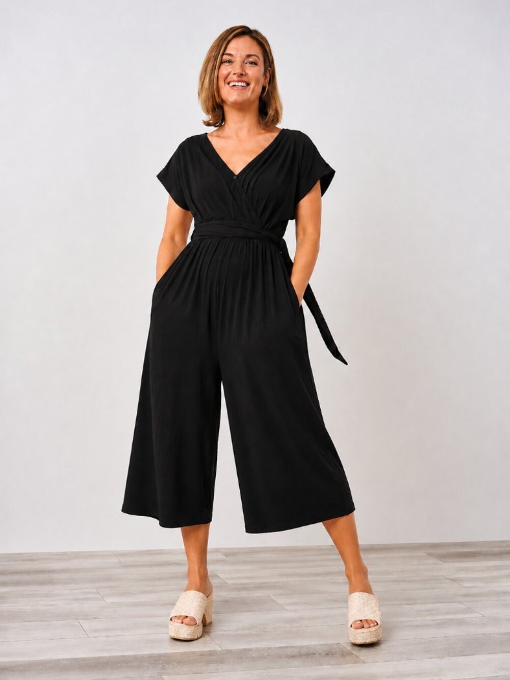 NWT Latched Mama Black Soft Snap V-Neck Short Sleeve Wide Leg Capri Jumpsuit M